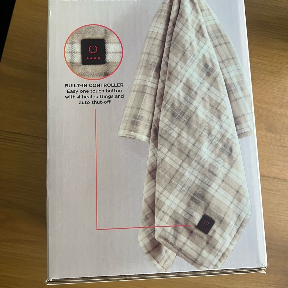 Brand New! Brookstone Cozy Heated Plush Throw - Picture 4 of 6